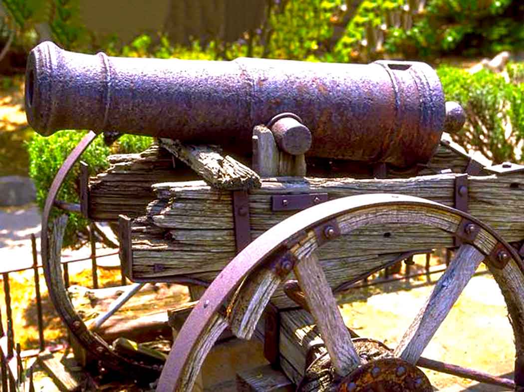 Ein Bild einer Kanone als Symbol für den Canonical Tag, einen wichtigen SEO-Faktor